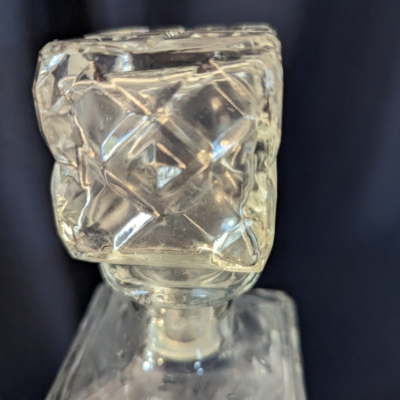 Vintage pressed glass decanter - Picture 4 of 5
